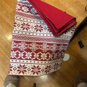 Nordic set of 4 new Red and White Snowflake placemats shimmery hint in the red